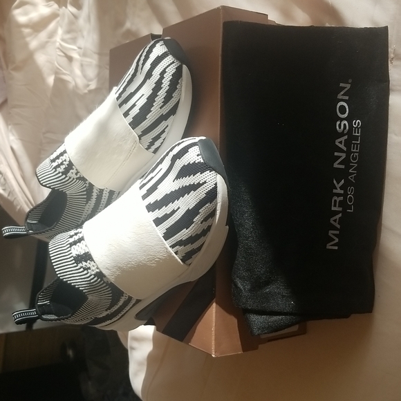 Mark Nason Shoes - NEW in box Mark Nason Los Angeles Sneakers Size 7.5 Active Wear with style!
